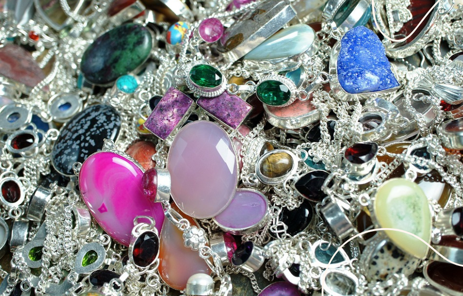 Challenges In Buying Wholesale Gemstone In India & How We Can Help