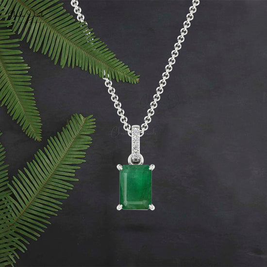 Stunning Dangling Pendant In 14k Real Gold Authentic Emerald & Diamond Studded Pendant