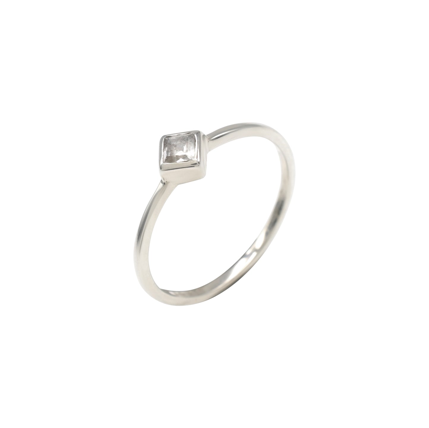 Solitaire Hooggepoleerde Ring Met 0.22 Karaat Wit Sirkoon Bezel Bestel In 925 Silwer Deurringe
