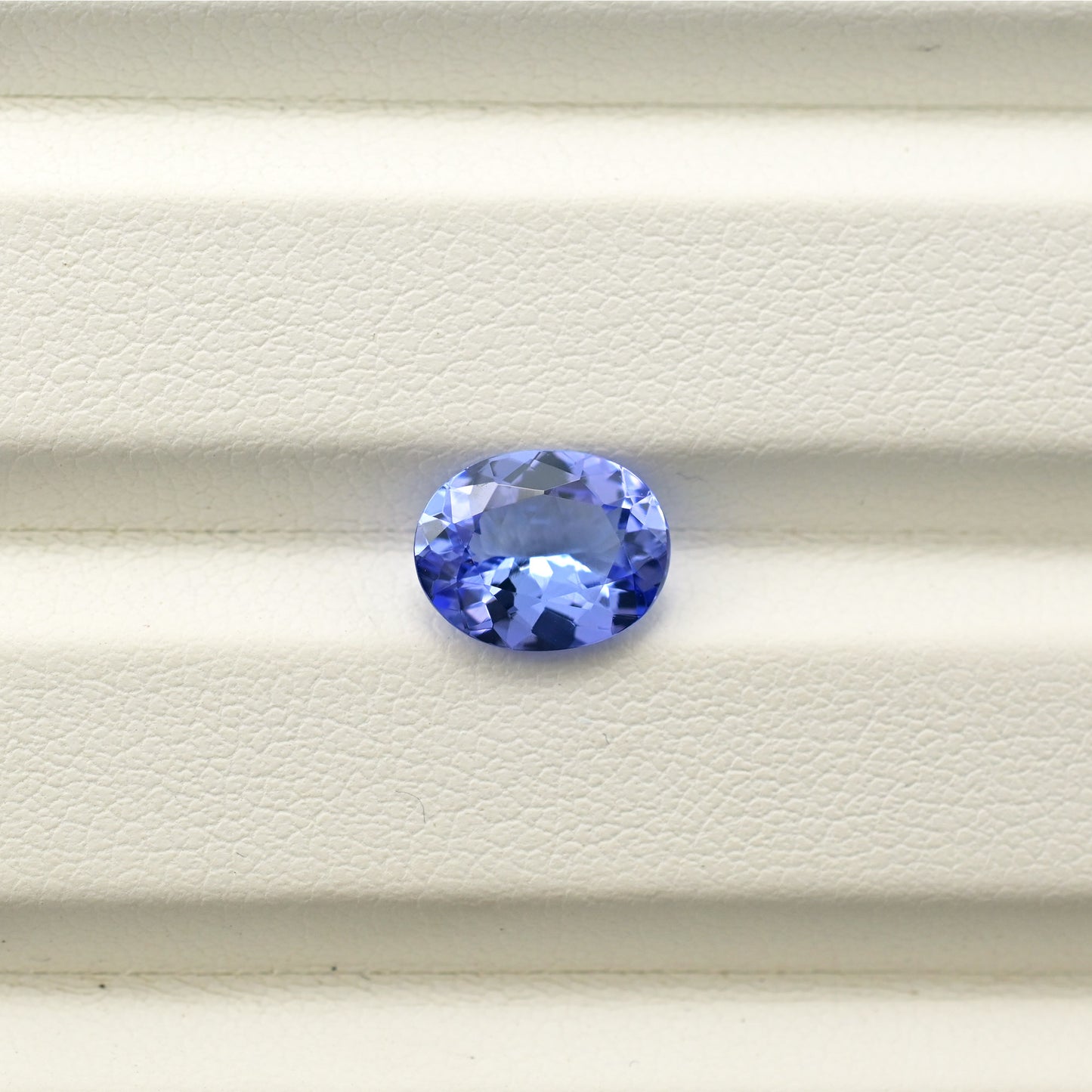 Ovaalgesnyde 1.92 Ct Tanzaniet Halfkosbare Gesertifiseerde Losse Edelsteen Te Koop, 1 Stuk