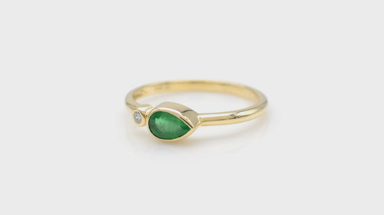 Load and play video in Gallery viewer, 14k Gold Emerald Ring
