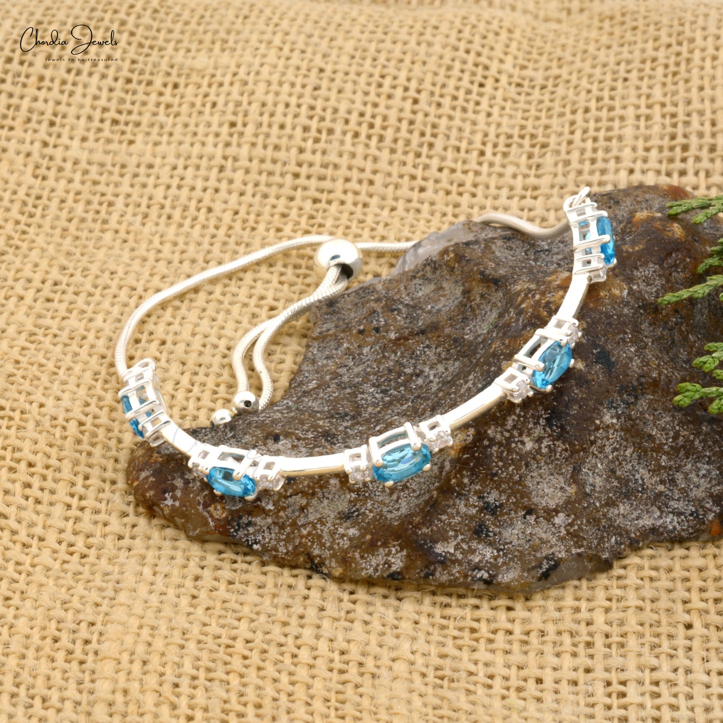 Natuurlike Switserse Blou Topaas En Sirkoonpunt Gestel In 925 Sterling Silwer Buigsame Armbande