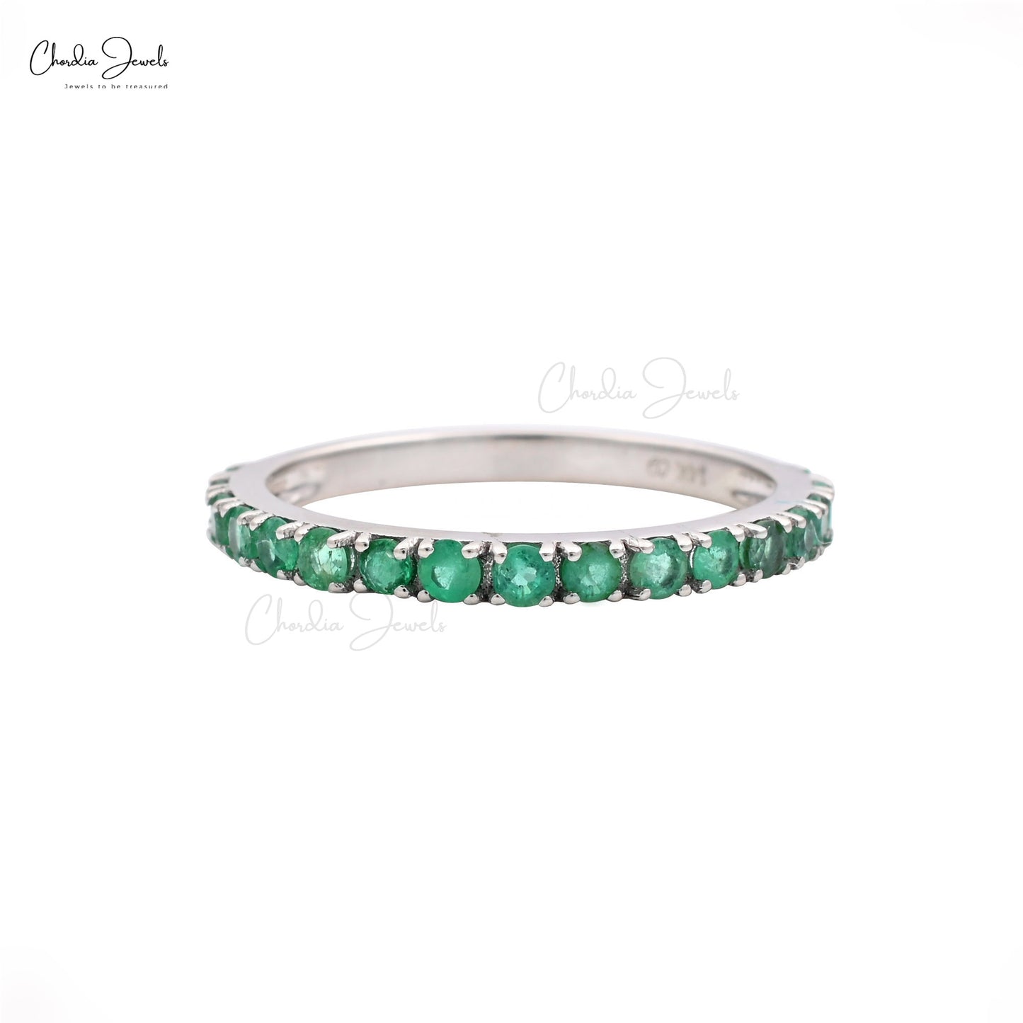 Dive into enchanting world of glamour with this dainty emerald ring