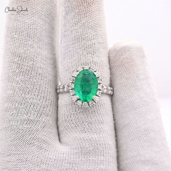 Emerald and Diamond Halo Ring in Yellow Gold | KLENOTA