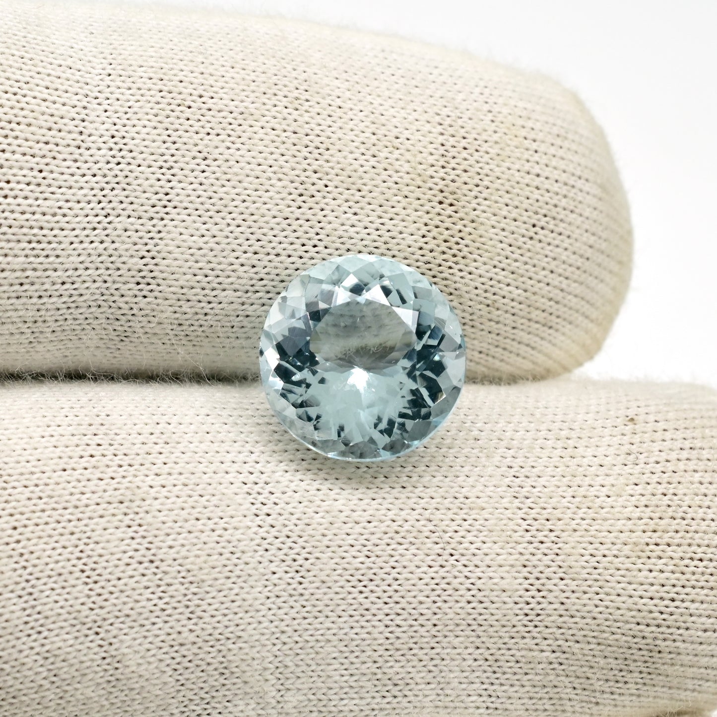 3.85 Ct round cut aquamarine gemstone – Chordia Jewels