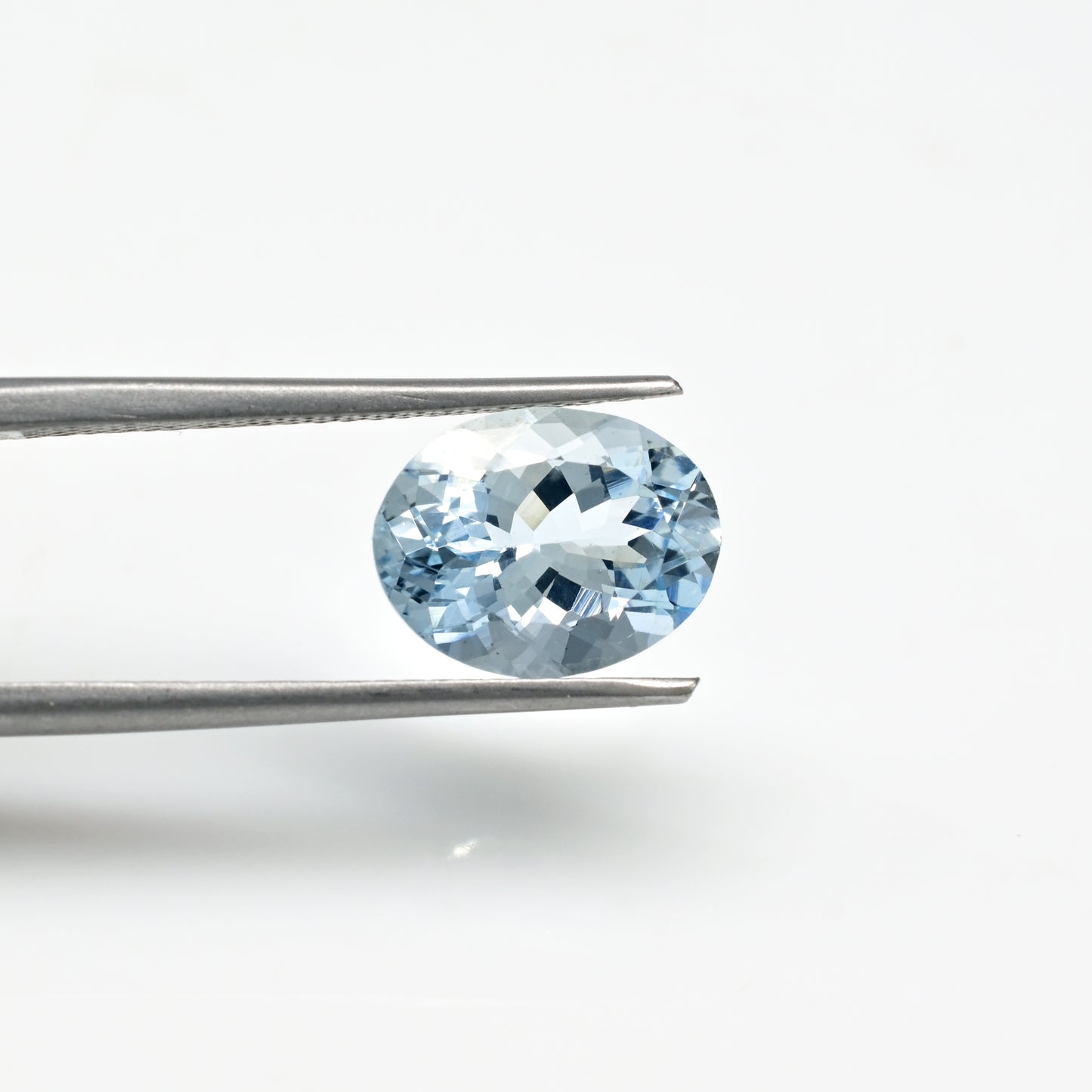 Natural Oval Cut 3.3 Carat Aquamarine Loose Gemstone For Jewelry, 1 Piece