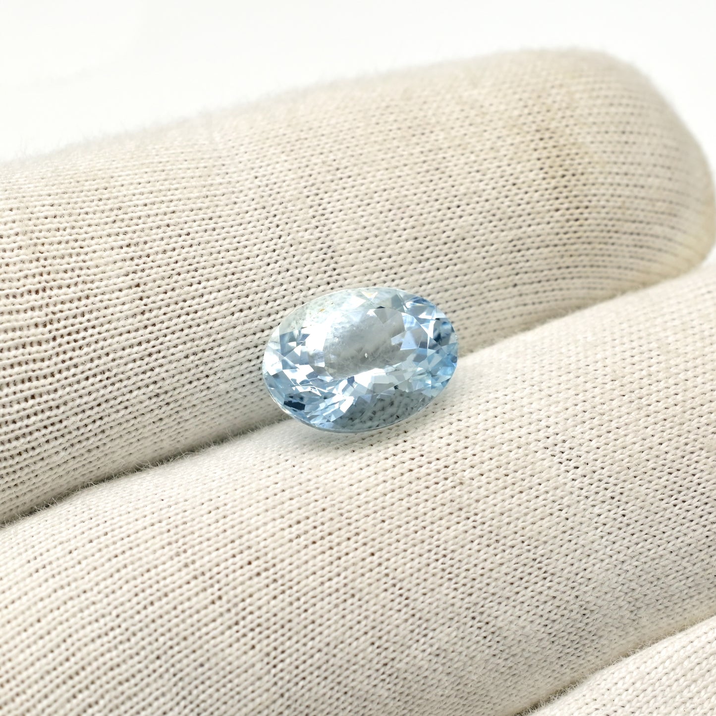 Natural Oval Cut 3.3 Carat Aquamarine Loose Gemstone For Jewelry, 1 Piece