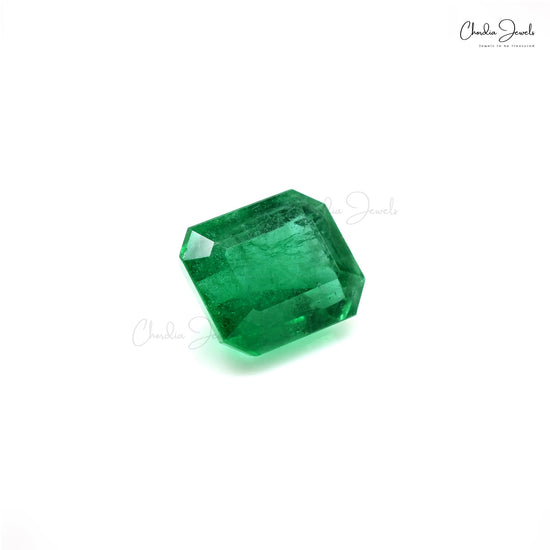 Premium emerald gemstone photo – Chordia Jewels