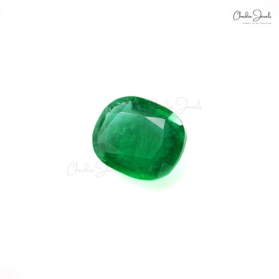 Emerald gemstone close-up cushion cut – Chordia Jewels