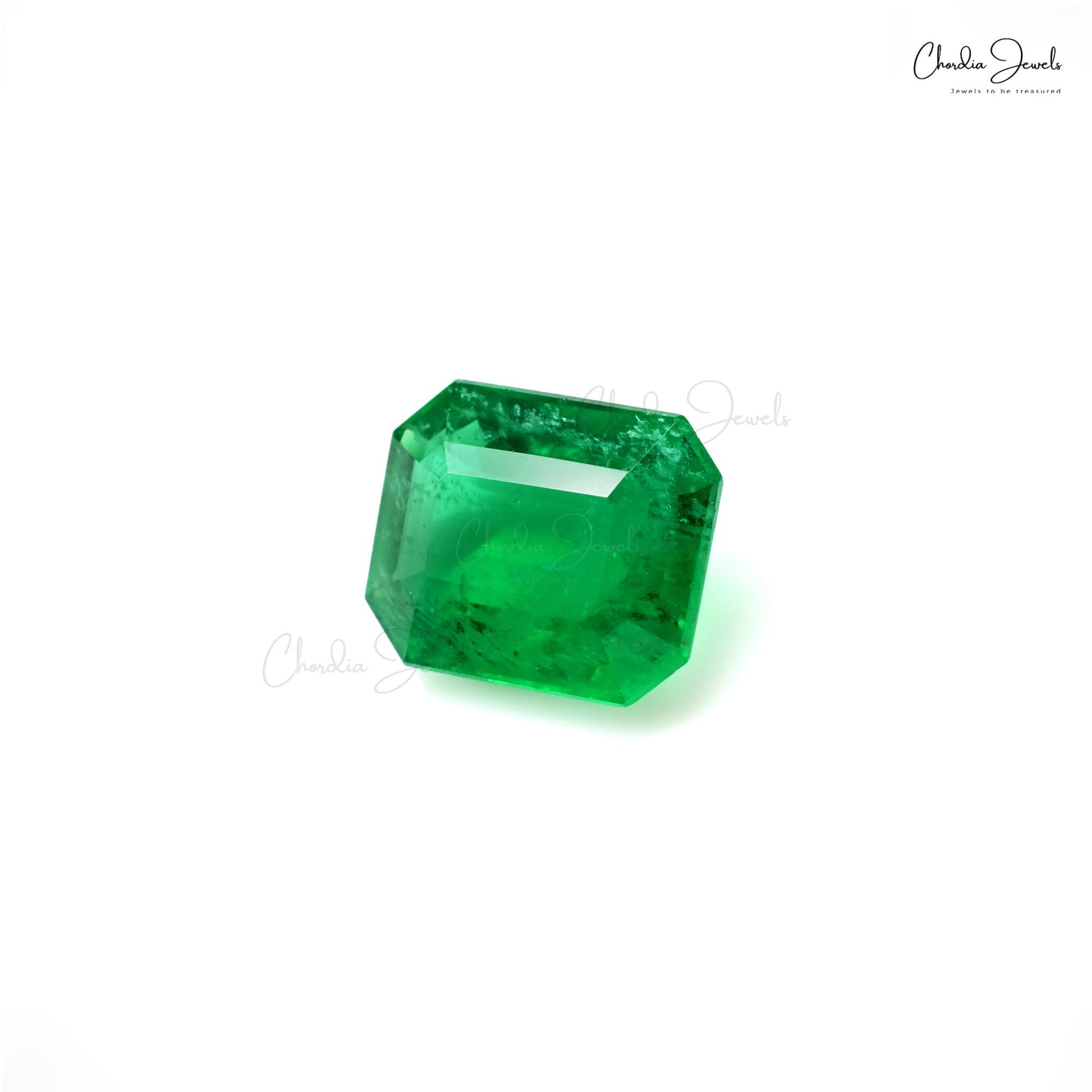 Precious green emerald gemstone close-up – Chordia Jewels