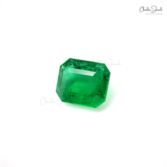 Precious green emerald gemstone close-up – Chordia Jewels