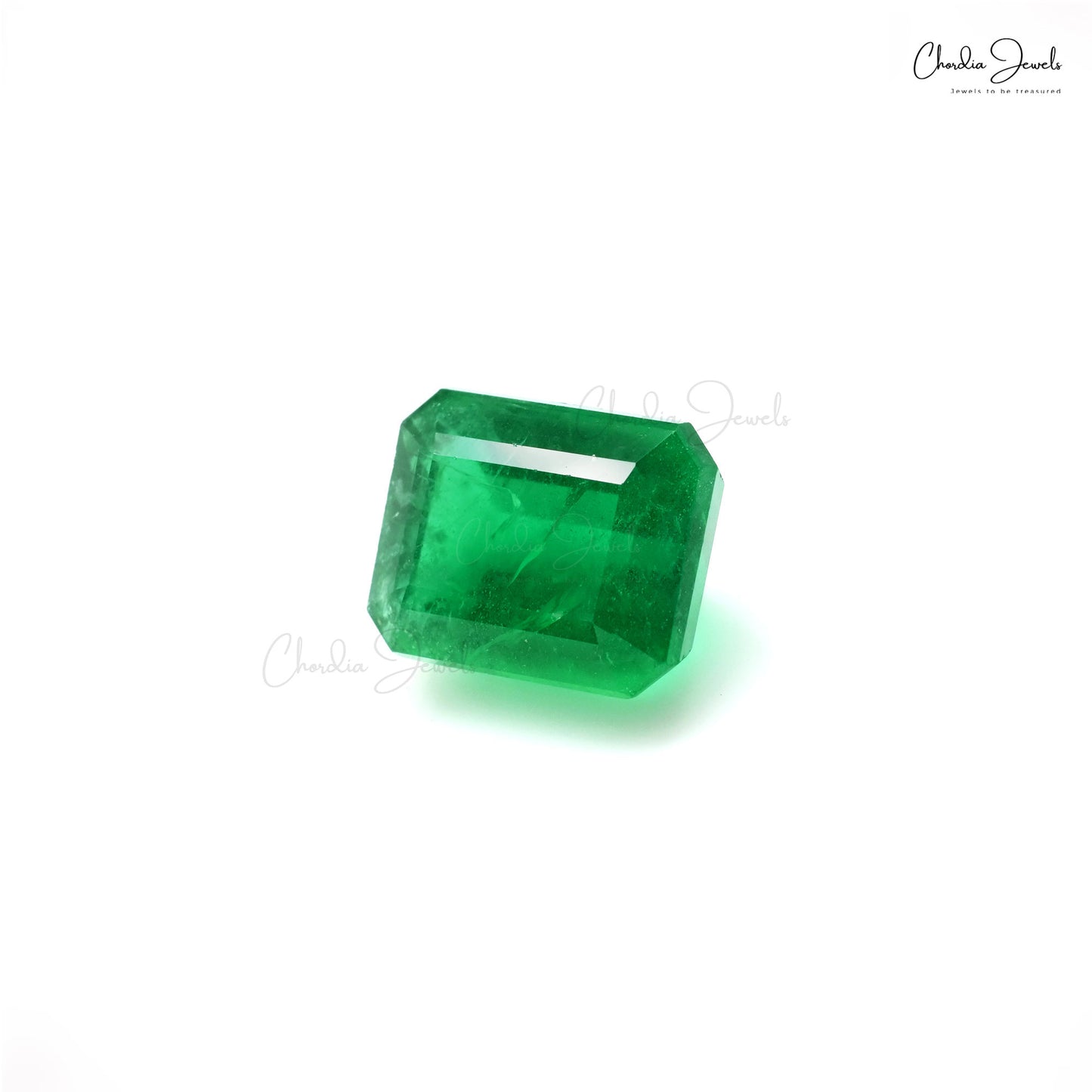 Precious emerald gemstone close-up photo – Chordia Jewels