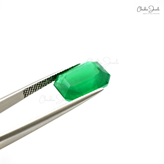 Emerald gemstone close-up for pendants – Chordia Jewels