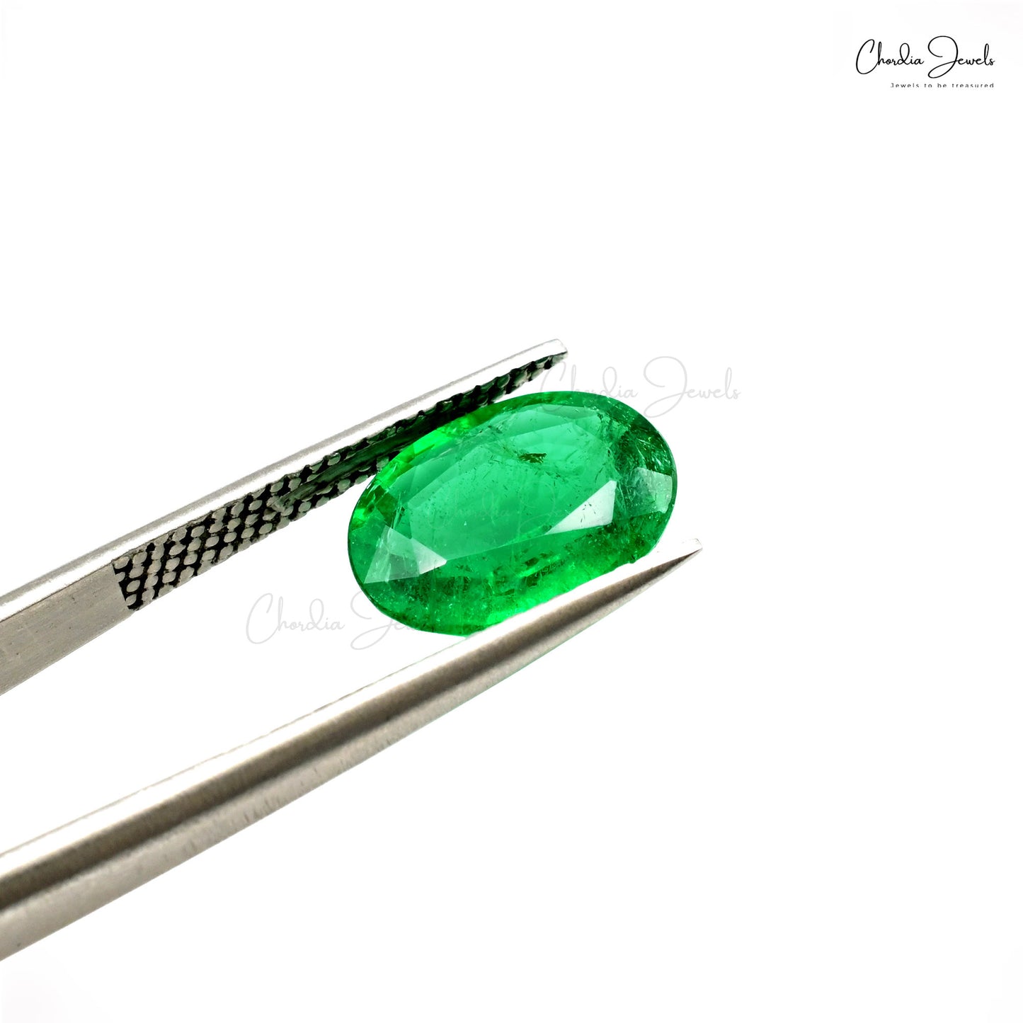 Deep green emerald gemstone close-up – Chordia Jewels