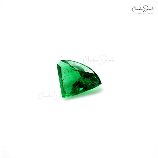 1.59 carat emerald gemstone close-up – Chordia Jewels