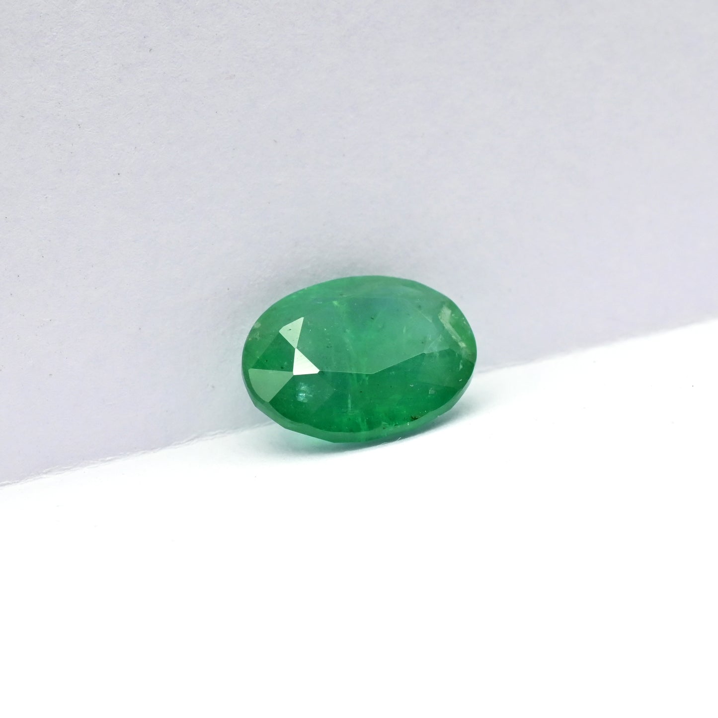 3.10 carat green emerald gemstone image – Chordia Jewels
