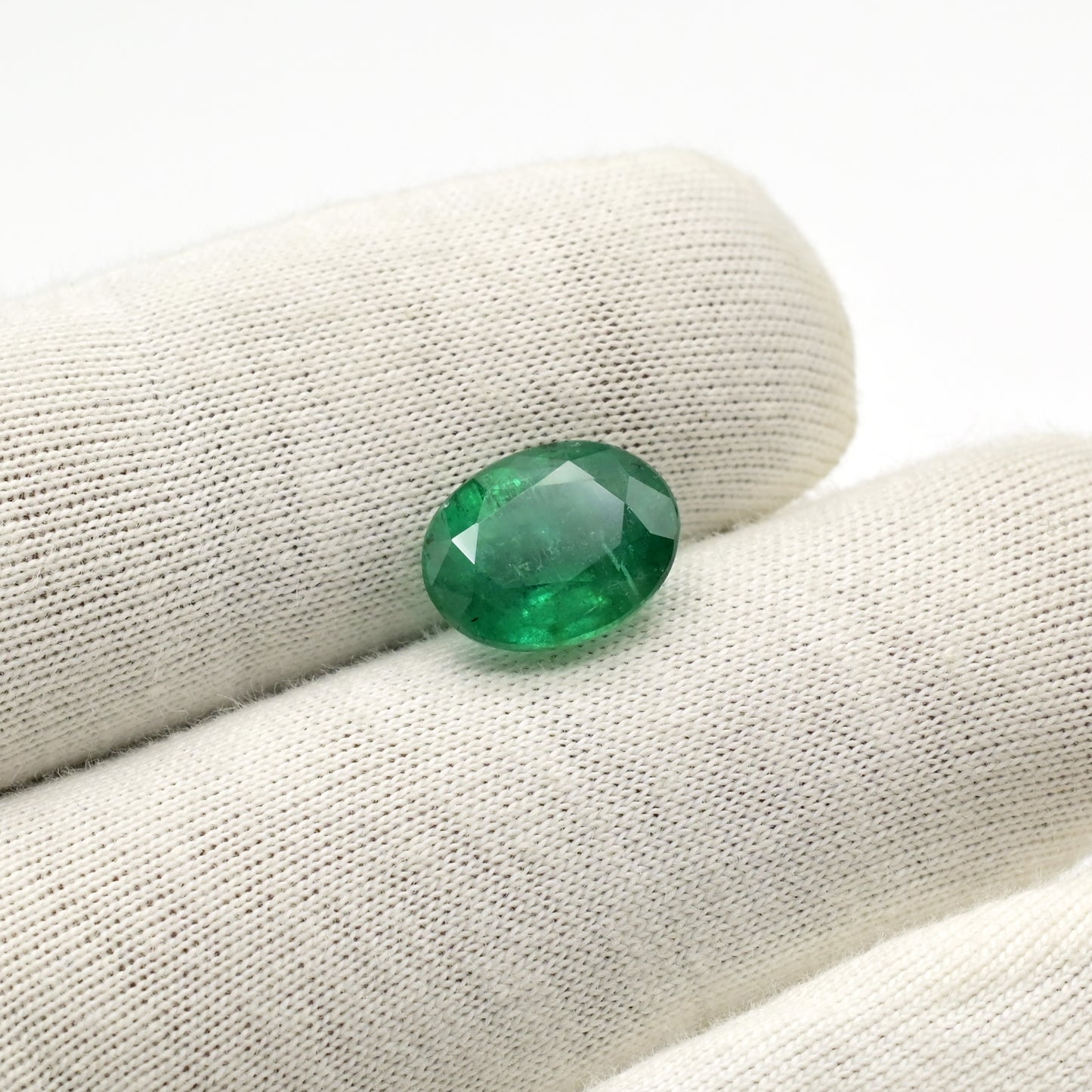 Oval emerald gemstone for fine jewelry – Chordia Jewels