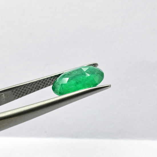 2.65 carat emerald gemstone close-up – Chordia Jewels