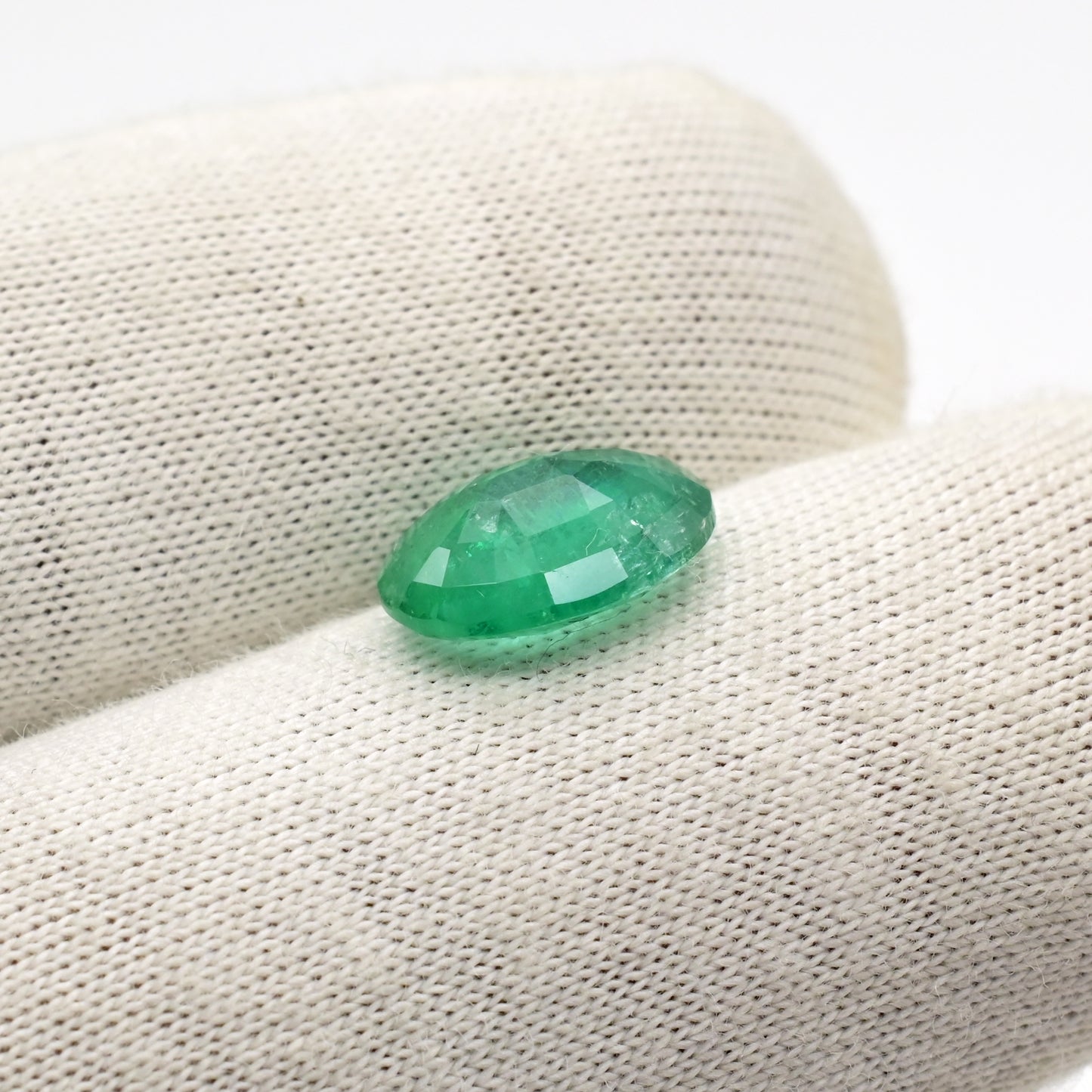 Precious 2.17 carat emerald gemstone – Chordia Jewels