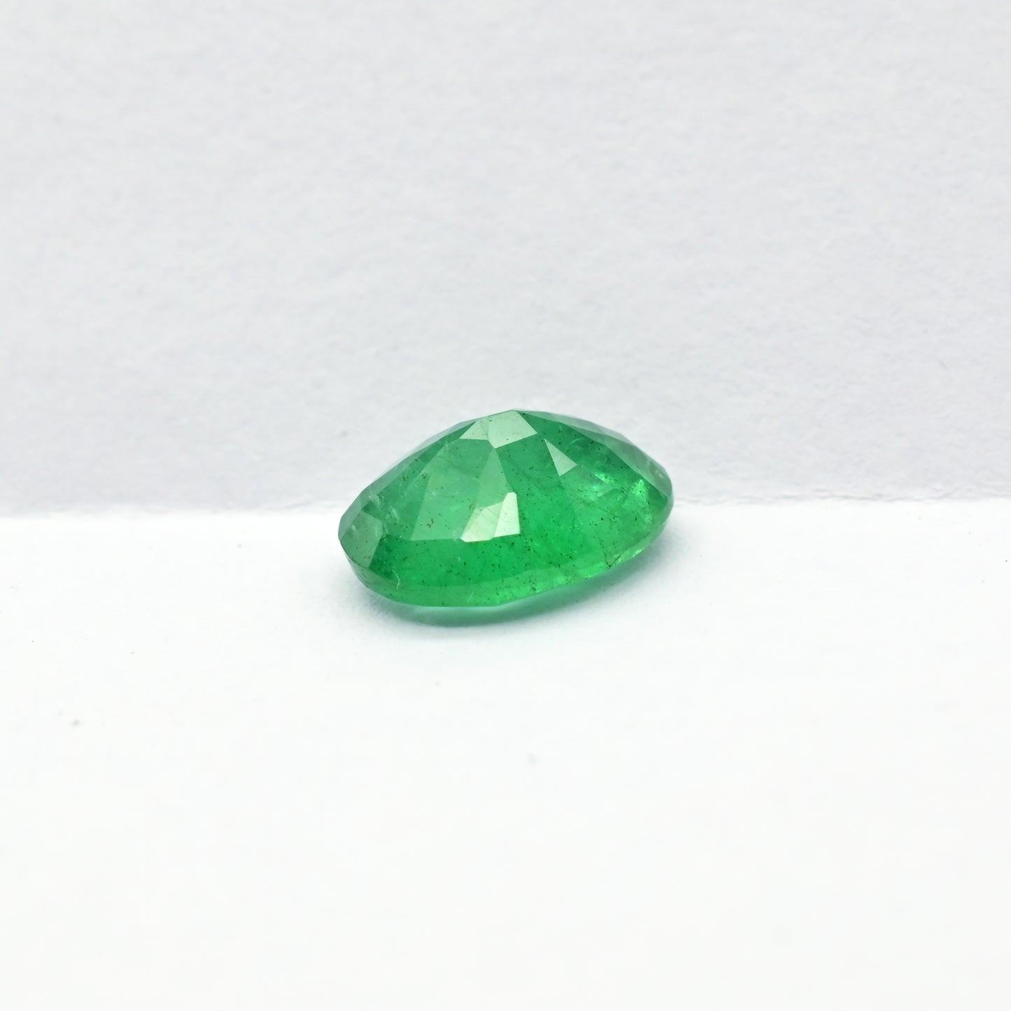 Oval green emerald loose gemstone – Chordia Jewels