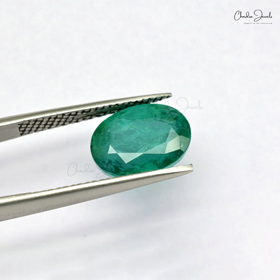 4.56 Ct oval emerald gemstone close-up – Chordia Jewels