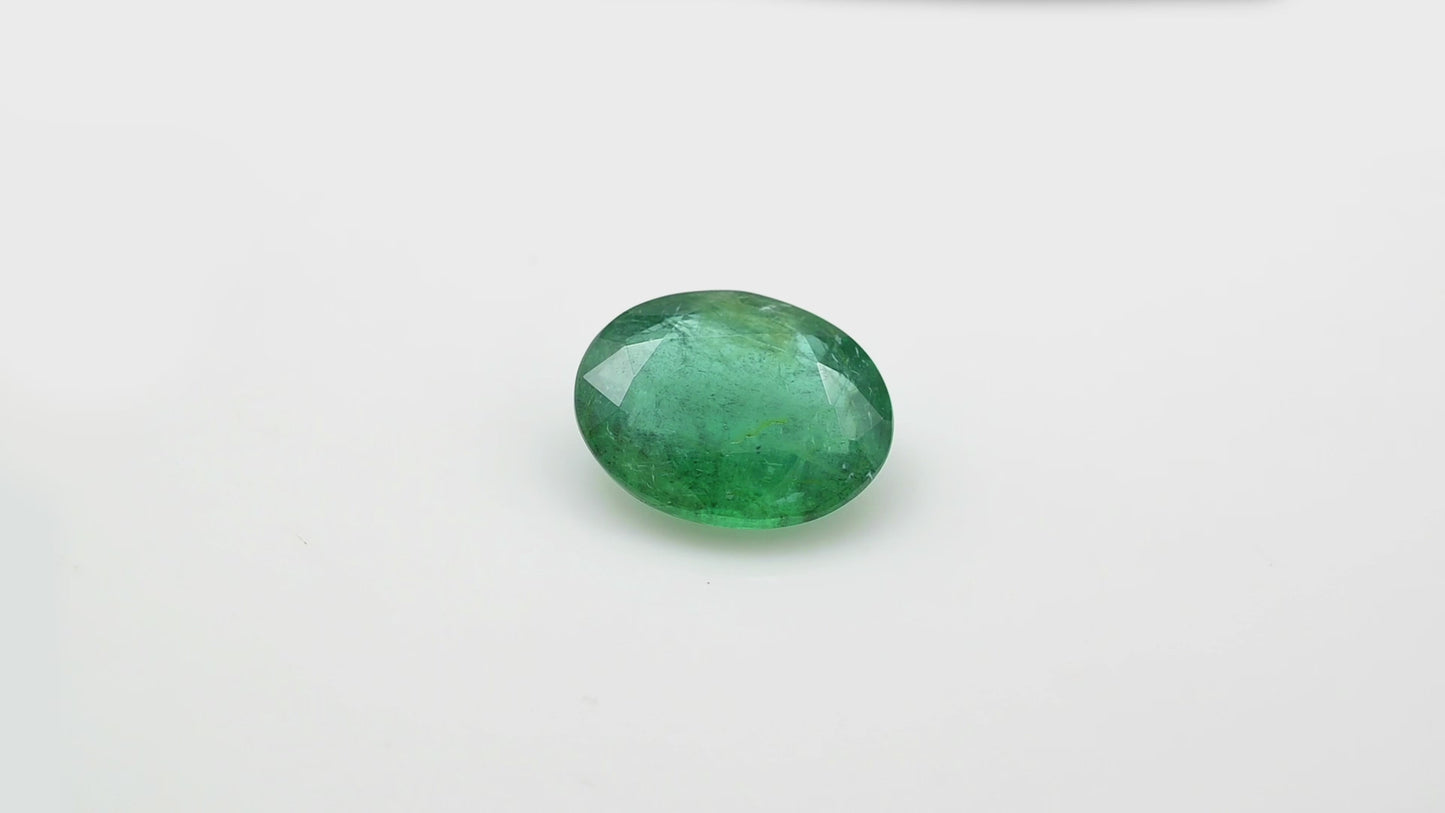Load and play video in Gallery viewer, High-quality 2.83 carat emerald gemstone – Chordia Jewels
