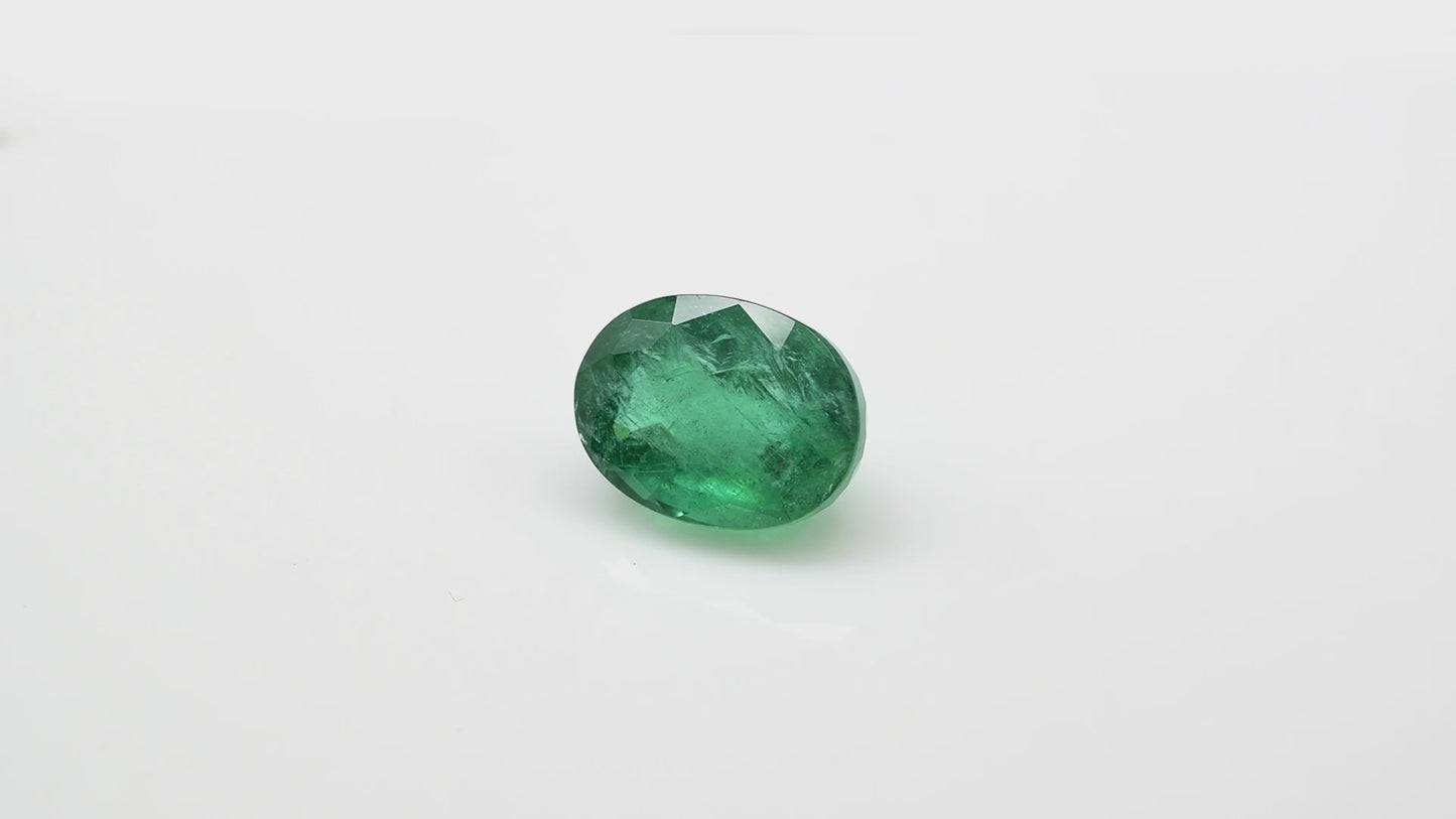 Load and play video in Gallery viewer, Wholesale 4.56 Ct emerald gemstone – Chordia Jewels
