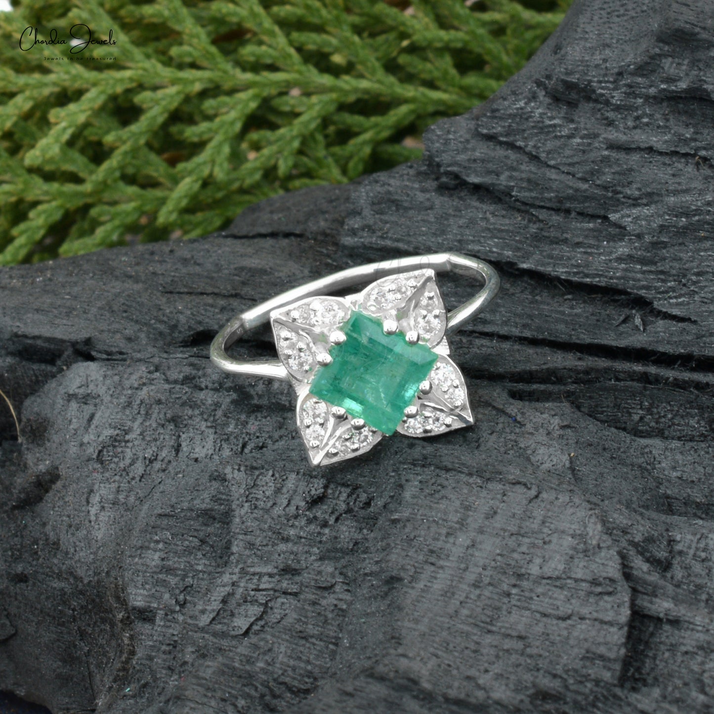 Top Quality 925 Sterling Silver Ring Emerald Gemstone Floral Zircon Ring At Wholesale Price