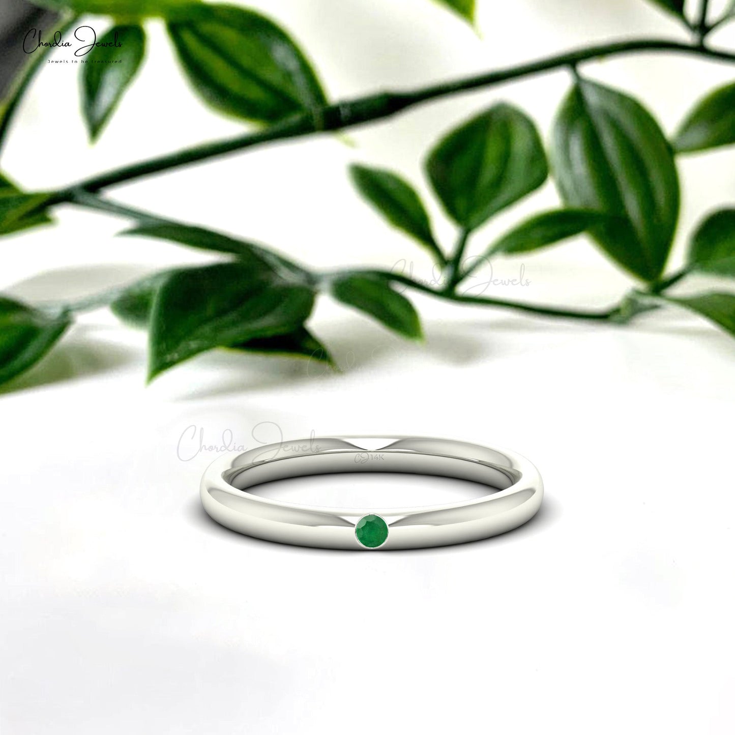 Load image into Gallery viewer, Classic Round Cut Emerald Wedding Band Ring for Her

