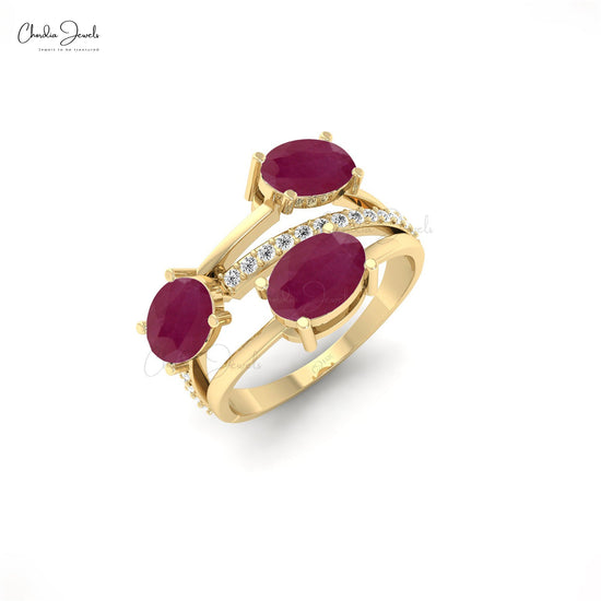 Elegant Yellow Gold Ring with Ruby ​​and Diamonds | KLENOTA