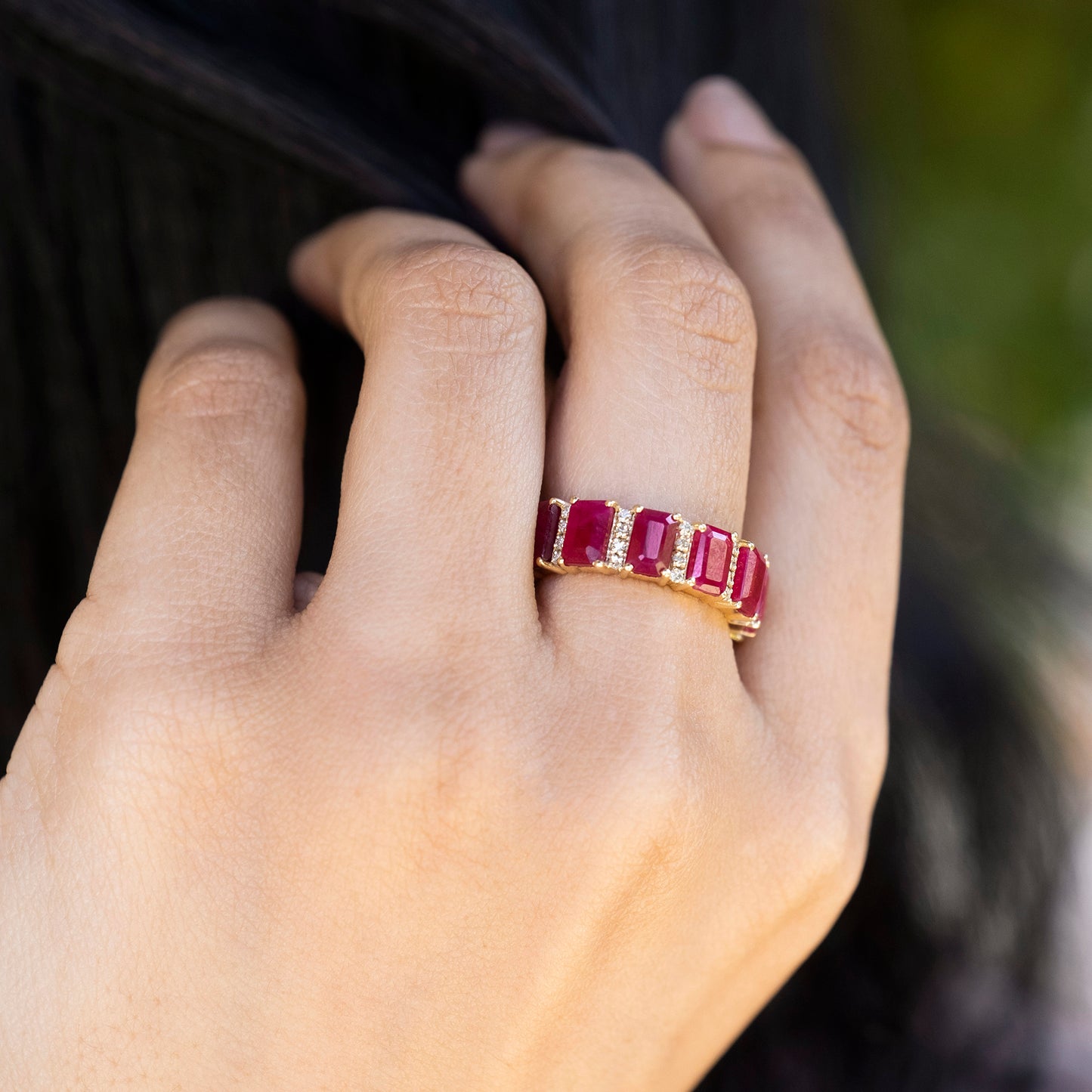 Flower ring in white gold with a round ruby and side diamonds - BAUNAT